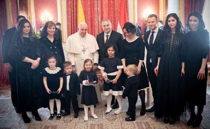 Orban-familie-paus