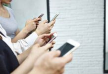 Mobiele telefoons zijn verslavend; waarom geeft het gebruik van onze telefoon ons zo’n kick?