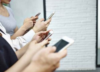Mobiele telefoons zijn verslavend; waarom geeft het gebruik van onze telefoon ons zo’n kick?
