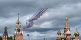 Zelensky doet opnieuw een stap terug terwijl de Russische Overwinningsdagparade voorspelbaar volgens plan doorgaat