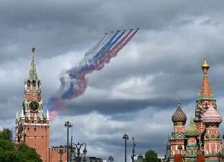 Zelensky doet opnieuw een stap terug terwijl de Russische Overwinningsdagparade voorspelbaar volgens plan doorgaat