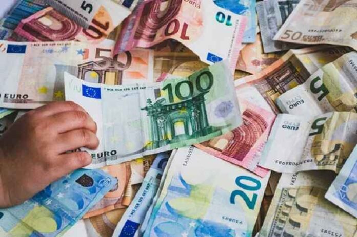 depositphotos_266395772-geld-EU-Euro