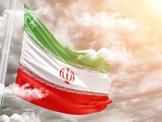 Iran houdt voet bij stuk over Hormuz terwijl de VS wanhopig met wortels zwaait, maar tevergeefs