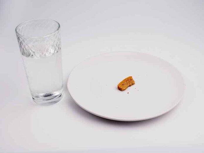 Depositphotos_228432030_honger-leeg bord