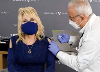 Het mysterie rond de DOOD van Dolly Parton. Van een LIED OVER HET COVID-VACCIN (Video) tot de “korte strijd” tegen DODELIJKE TURBOKANKER