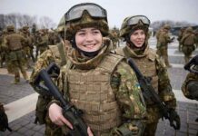OEKRAÏNE DEPOPULATIE: Voormalig Oekraïens minister van Defensie pleit voor verplichte militaire dienst voor vrouwen — zegt dat dit de mobilisatiecapaciteit onmiddellijk zou verdubbelen