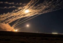 Iran kondigt uitbreiding van de blokkade aan en jaagt de Amerikaanse vloot opnieuw op de vlucht tijdens de grootste aanval in maanden (VIDEO’S)