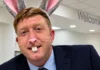 Gearresteerd vanwege satirische afbeelding van een haas: Britse politie valt woning van 15-jarige binnen
