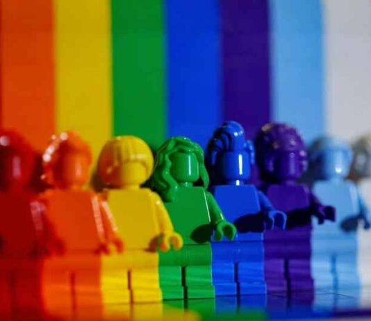 LEGO onder vuur vanwege Pride-gerelateerde content gericht op kinderen